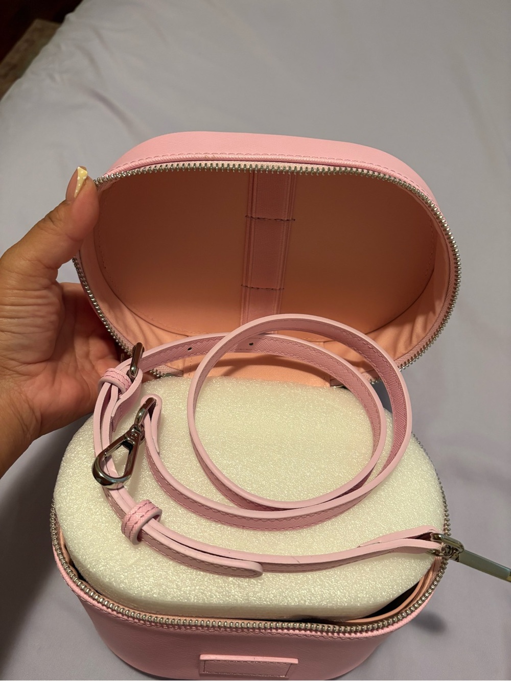 ÉTOILE OVAL TOILETRY CASE- PINK - Picture 6 of 10